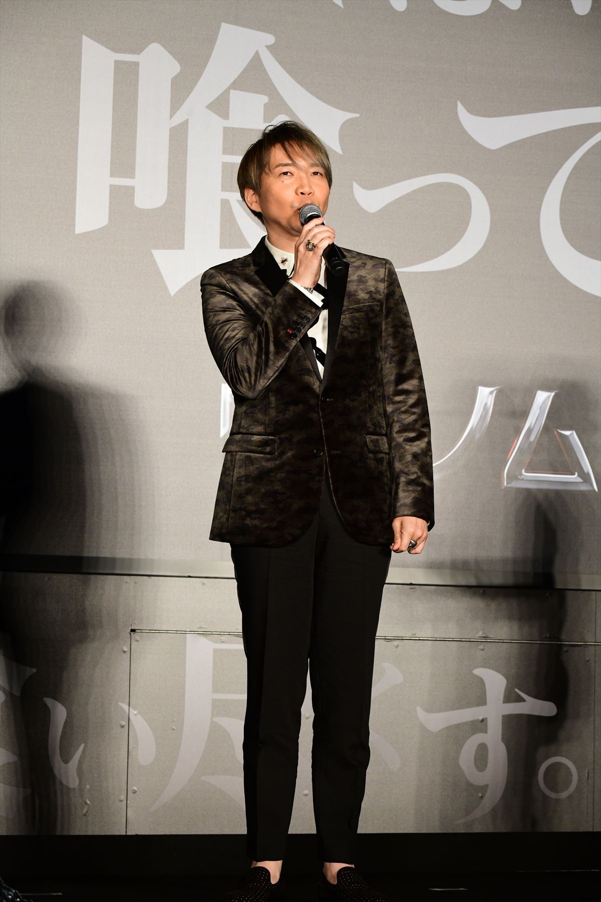 中村獅童、0歳の息子に強面スーツ姿見せるも、反応は「いつも通り」