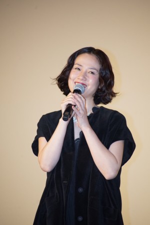 『あいあい傘』公開直前舞台挨拶に登壇した原田知世