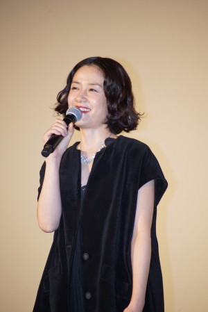 『あいあい傘』公開直前舞台挨拶に登壇した原田知世