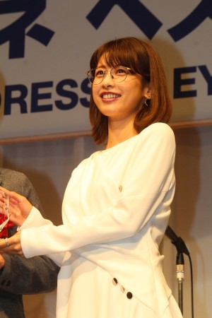 「第31回 日本 メガネ ベスト ドレッサー賞」表彰式・記者会見に登場した加藤綾子