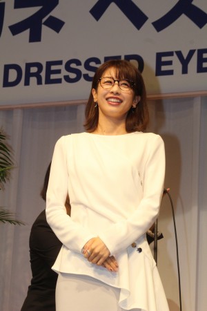 「第31回 日本 メガネ ベスト ドレッサー賞」表彰式・記者会見に登場した加藤綾子