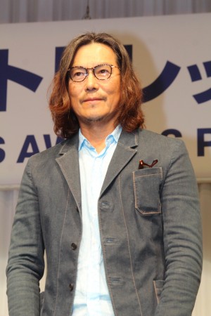 「第31回 日本 メガネ ベスト ドレッサー賞」表彰式・記者会見に登場した豊川悦司