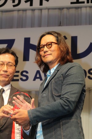 「第31回 日本 メガネ ベスト ドレッサー賞」表彰式・記者会見に登場した豊川悦司