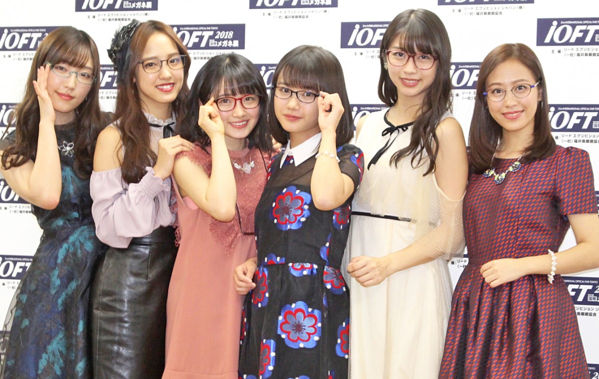 「第31回 日本 メガネ ベスト ドレッサー賞」表彰式・記者会見に登場したモーニング娘。’18