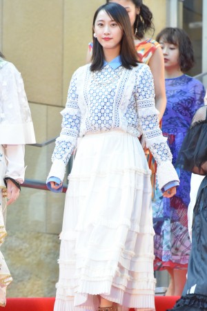 松井玲奈、「第31回東京国際映画祭」オープニング＆レッドカーペットに登場