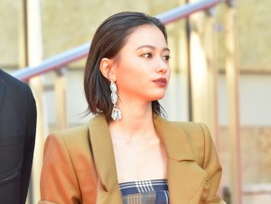 山本舞香、「第31回東京国際映画祭」オープニング＆レッドカーペットに登場
