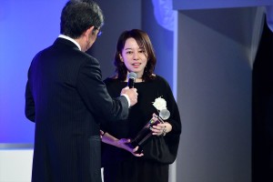 「東京ドラマアウォード2018」にて『アンナチュラル』で演出賞を受賞した塚原あゆ子