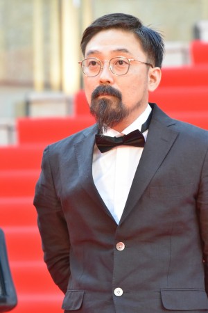 山下敦弘、「第31回東京国際映画祭」オープニング＆レッドカーペットに登場