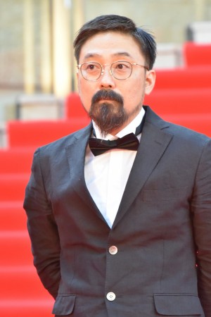 山下敦弘、「第31回東京国際映画祭」オープニング＆レッドカーペットに登場