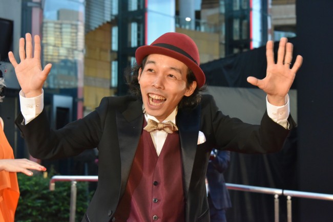 上田慎一郎監督、「第31回東京国際映画祭」オープニング＆レッドカーペットに登場