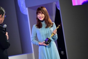 「東京ドラマアウォード2018」にて『アンナチュラル』で主演女優賞を受賞した石原さとみ