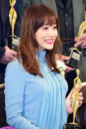 「東京ドラマアウォード2018」にて『アンナチュラル』で主演女優賞を受賞した石原さとみ