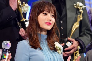 「東京ドラマアウォード2018」にて『アンナチュラル』で主演女優賞を受賞した石原さとみ