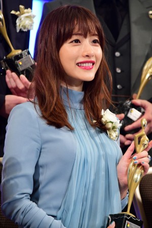 「東京ドラマアウォード2018」にて『アンナチュラル』で主演女優賞を受賞した石原さとみ