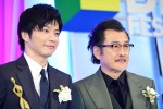 （左から）田中圭＆吉田鋼太郎、「東京ドラマアウォード2018」作品賞＜連続ドラマ部門＞グランプリ：『おっさんずラブ』