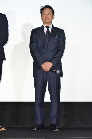 映画『オズランド 笑顔の魔法おしえます。』公開記念舞台挨拶に登場した波多野貴文監督