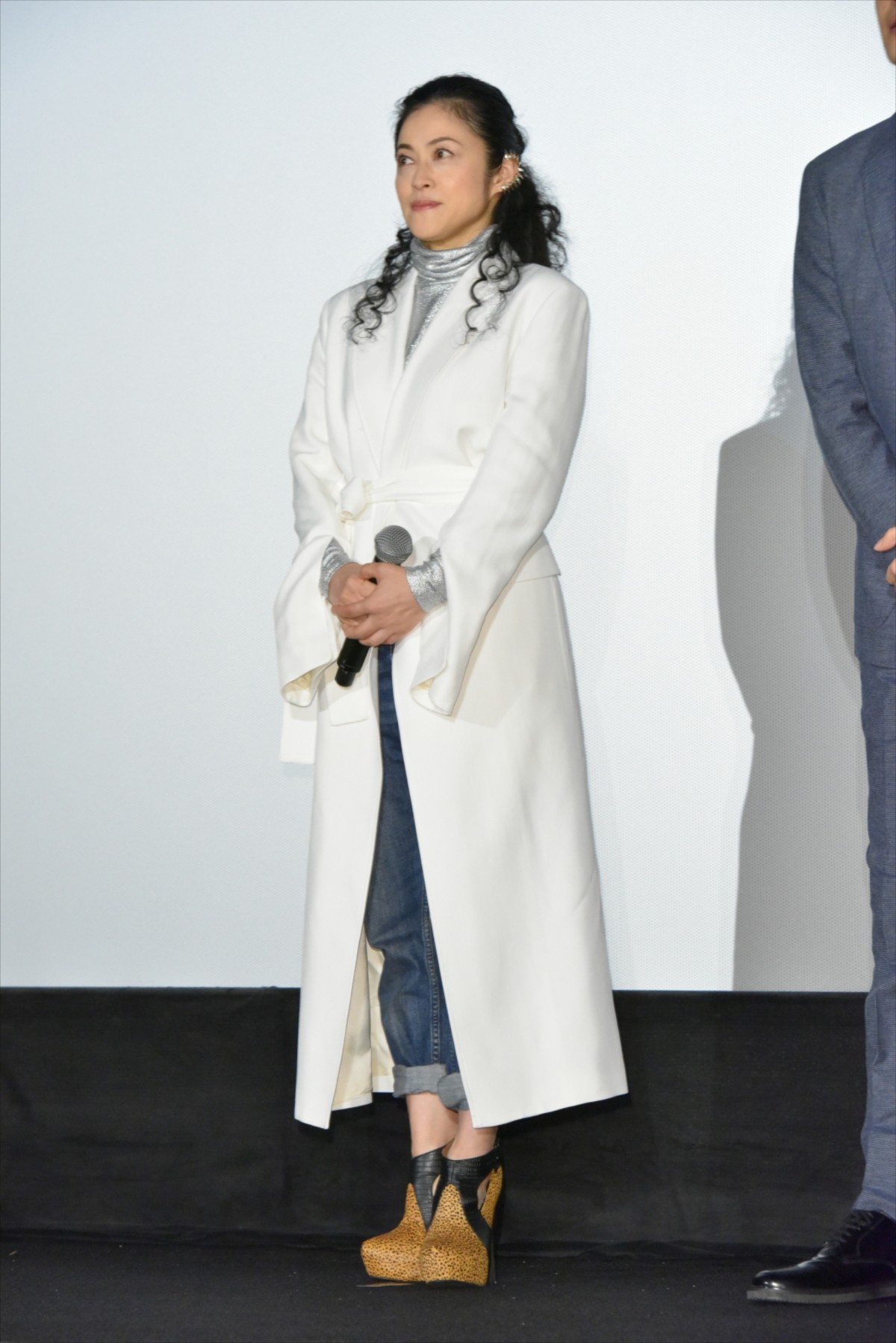 西島秀俊公認！濱田マリは「前腕がスゴい。メチャクチャカッコいい」