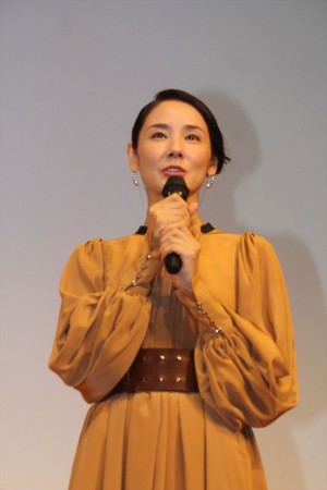 映画『母さんがどんなに僕を嫌いでも』完成披露試写会に登壇した吉田羊