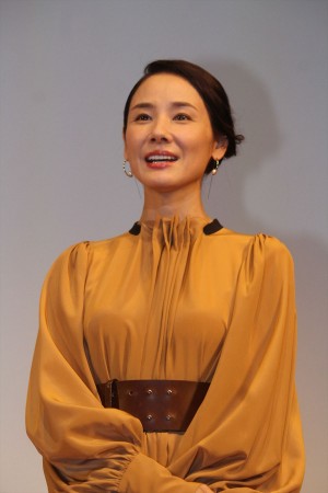 映画『母さんがどんなに僕を嫌いでも』完成披露試写会に登壇した吉田羊