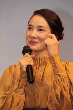 映画『母さんがどんなに僕を嫌いでも』完成披露試写会に登壇した吉田羊