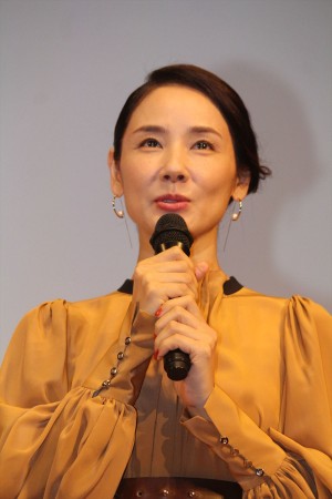 映画『母さんがどんなに僕を嫌いでも』完成披露試写会に登壇した吉田羊