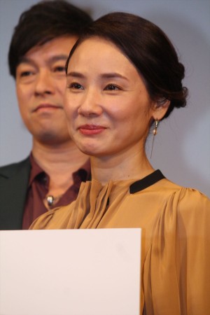 映画『母さんがどんなに僕を嫌いでも』完成披露試写会に登壇した吉田羊