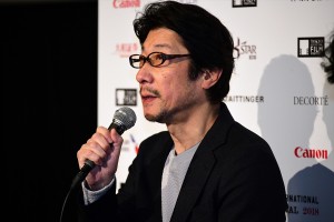 第31回東京国際映画祭『半世界』記者会見に登壇した阪本順治監督