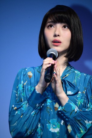 季節を感じて着替えるコンタクト「Four Seasons」商品発表会に登場した浜辺美波