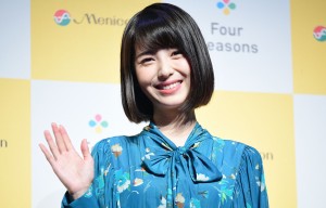 季節を感じて着替えるコンタクト「Four Seasons」商品発表会に登場した浜辺美波