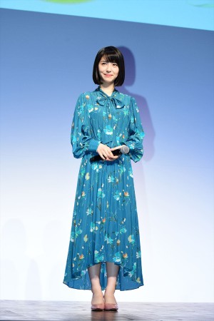 季節を感じて着替えるコンタクト「Four Seasons」商品発表会に登場した浜辺美波