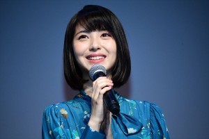 季節を感じて着替えるコンタクト「Four Seasons」商品発表会に登場した浜辺美波