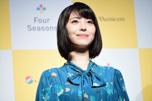 季節を感じて着替えるコンタクト「Four Seasons」商品発表会に登場した浜辺美波