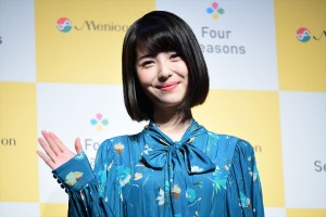 季節を感じて着替えるコンタクト「Four Seasons」商品発表会に登場した浜辺美波
