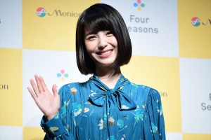 季節を感じて着替えるコンタクト「Four Seasons」商品発表会に登場した浜辺美波