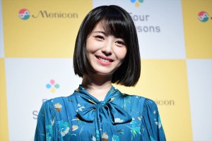 季節を感じて着替えるコンタクト「Four Seasons」商品発表会に登場した浜辺美波