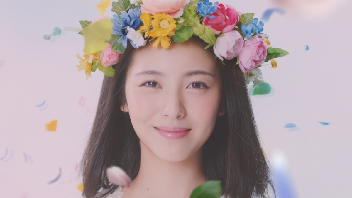 現役女子高生の浜辺美波、教室での誕生日サプライズに「驚きました」