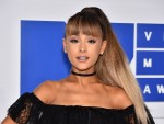 アリアナ・グランデ、元婚約者とのおそろいタトゥーをカモフラージュ