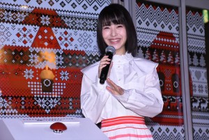スターバックス“初”「クリスマス イルミネーション」点灯式に登場した浜辺美波