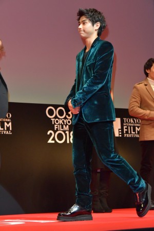 第31回東京国際映画祭アウォード・セレモニーに登場した村上虹郎