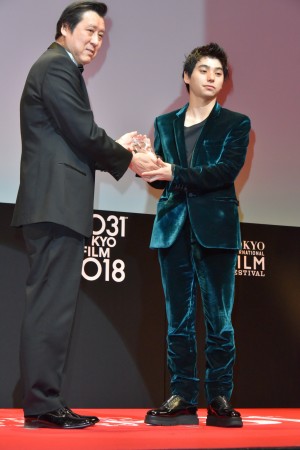 第31回東京国際映画祭アウォード・セレモニーに登場した村上虹郎