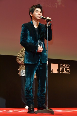 第31回東京国際映画祭アウォード・セレモニーに登場した村上虹郎