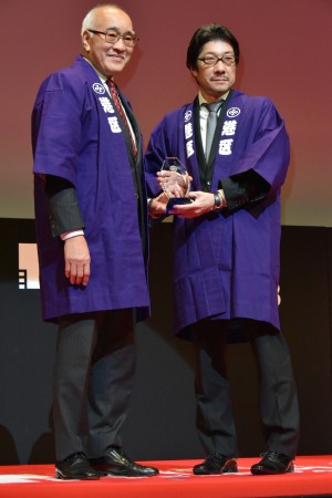 第31回東京国際映画祭アウォード・セレモニーに登場した阪本順治監督