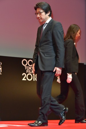 第31回東京国際映画祭アウォード・セレモニーに登場した阪本順治監督