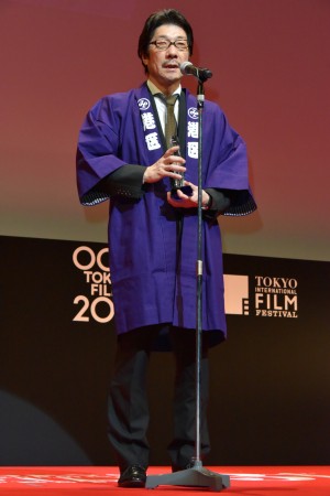 第31回東京国際映画祭アウォード・セレモニーに登場した阪本順治監督