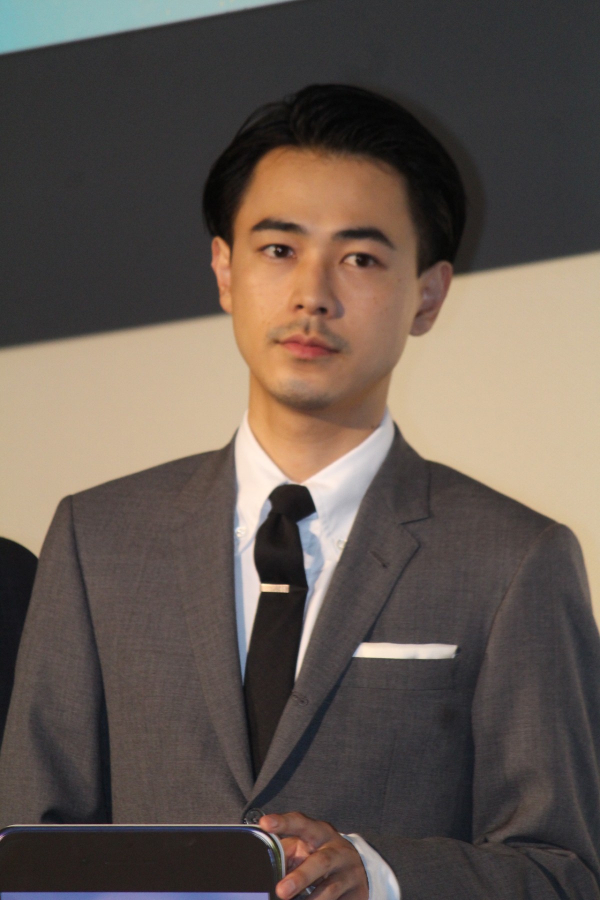 千葉雄大、北川景子にひざまずき「僕のハートは落としてくれました」