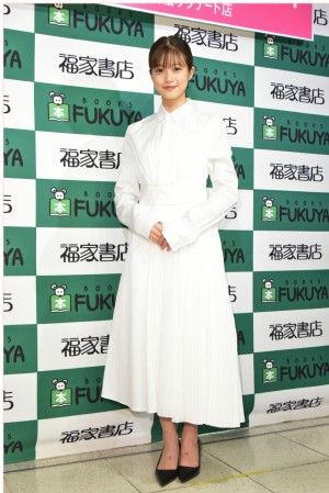 ファースト写真集『生命力』刊行記念お渡し会に出席した今田美桜