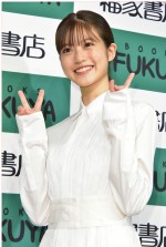 ファースト写真集『生命力』刊行記念お渡し会に出席した今田美桜