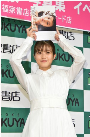 ファースト写真集『生命力』刊行記念お渡し会に出席した今田美桜