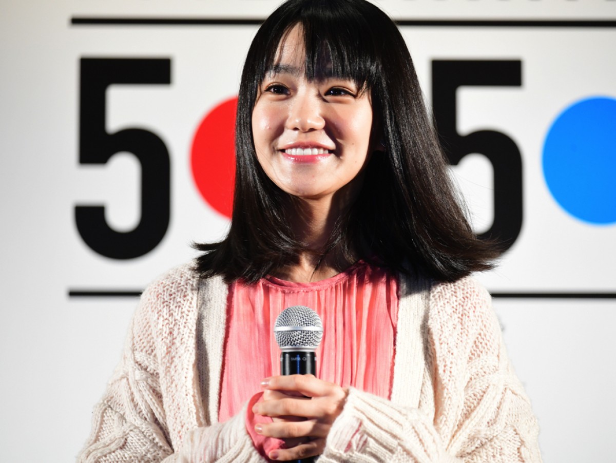 『半分、青い。』で注目の女優・奈緒、キュートな笑顔で短編映画PR
