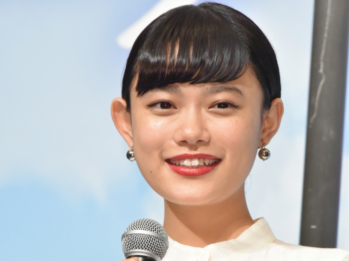 杉咲花、初めてのパーマ姿を公開！ 大人っぽい雰囲気でファンを魅了